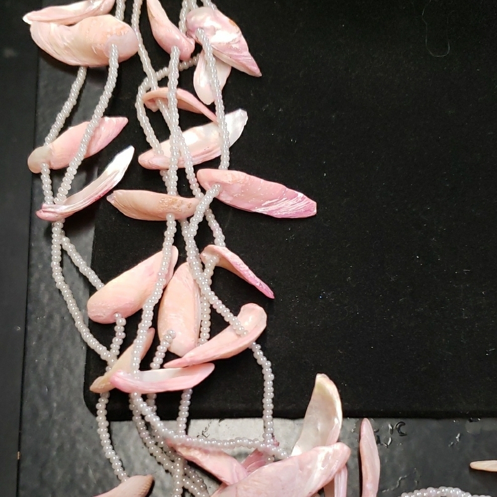 Beachy Pink Shell Necklace - Picture 3 of 3
